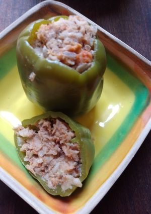 Una foto de Pimientos verdes rellenos 🫑con carne de cerdo 🐷