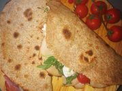 Una foto di piadina integrale