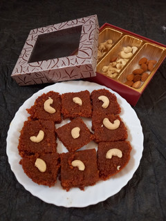થાબડી પેંડા (Thabdi Penda Recipe In Gujarati) રેસીપી મુખ્ય ફોટો
