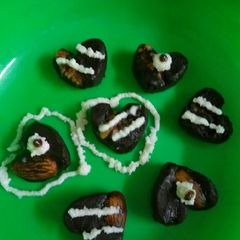 A picture of Chocolate dryfruit hearts.