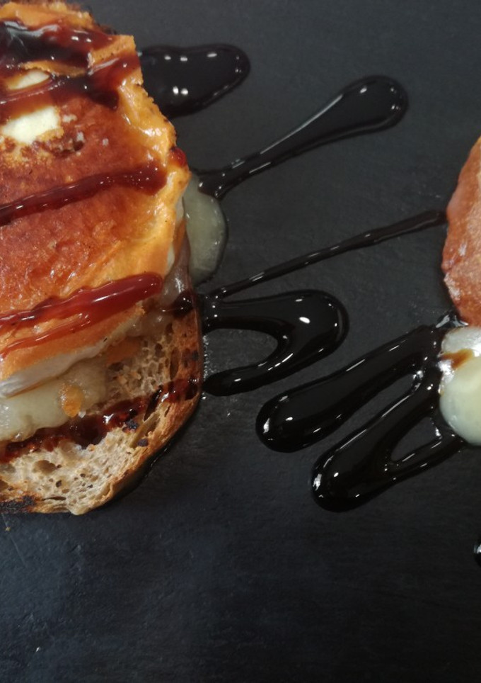 Una foto de Tostas de queso de cabra