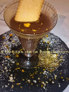 Una foto de Natillas de chocolate y naranja con thermomix