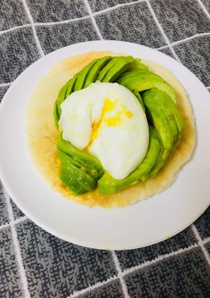 Hình của món Bánh mì ăn kèm bơ trứng.