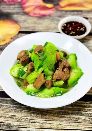 Hình của món Mướp Khía Xào Lòng Gà.