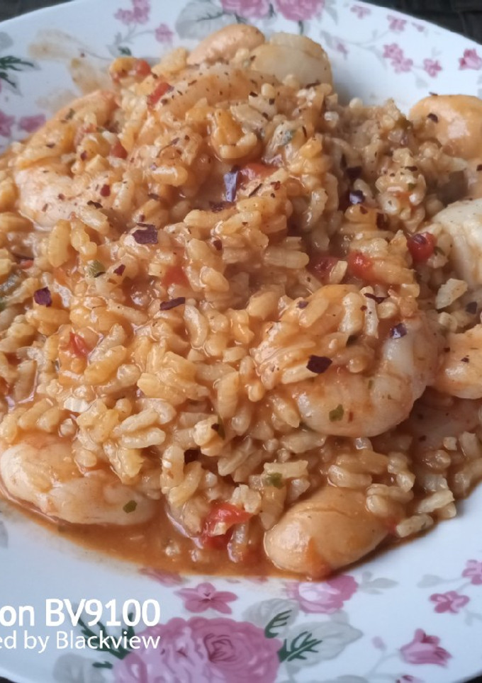 Una foto de Arroz meloso con vieiras y langostinos en olla eléctrica