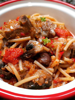 Una foto de Fideos a la cazuela con costillas, Portobello y sobrasada