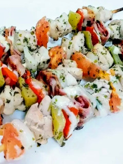 Una foto de Brochetas de pollo