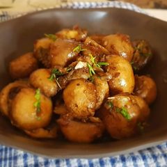 A picture of Butter garlic mushrooms.