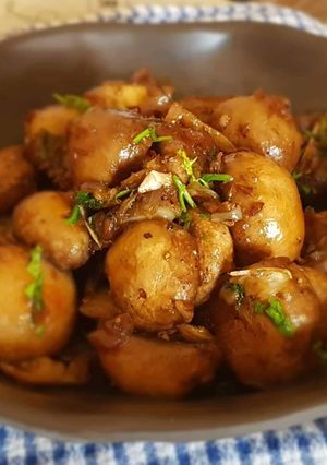 A picture of Butter garlic mushrooms.