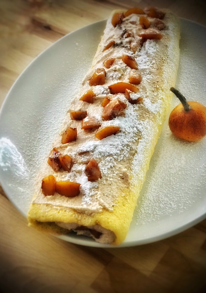 Una foto de Brazo de reina con crema de nísperos (en Thermomix)