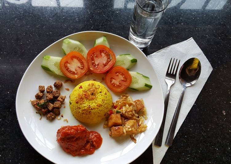 Nasi kuning tahu cabe garam