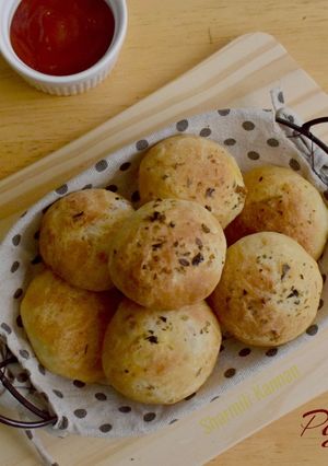 A picture of Pizza Bombs.
