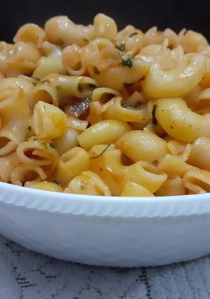 A picture of Macaroni.