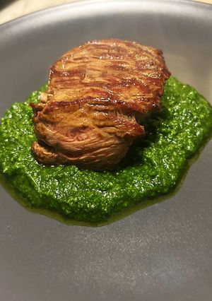 Foto di Cubetto di bavetta al burro su pesto di senape
