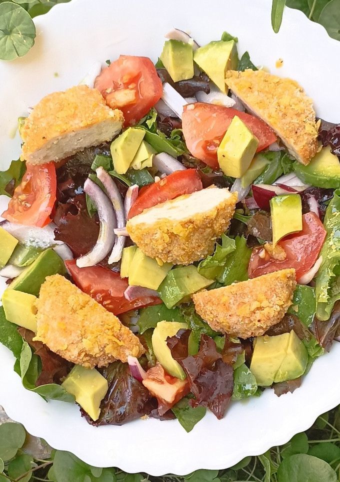 Una foto de Ensalada de nuggets