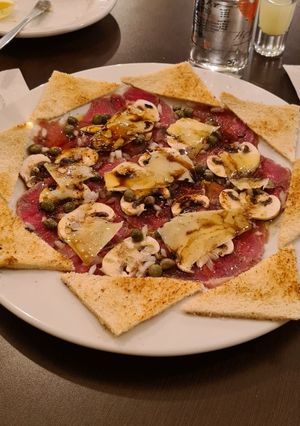 Una foto de Carpaccio de Res