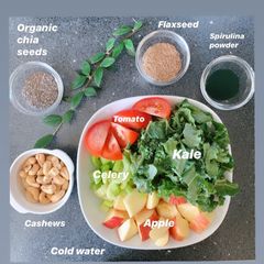 Breakfast smoothie ❤️ #uwehallslife A picture of Breakfast smoothie ❤️ #uwehallslife.
