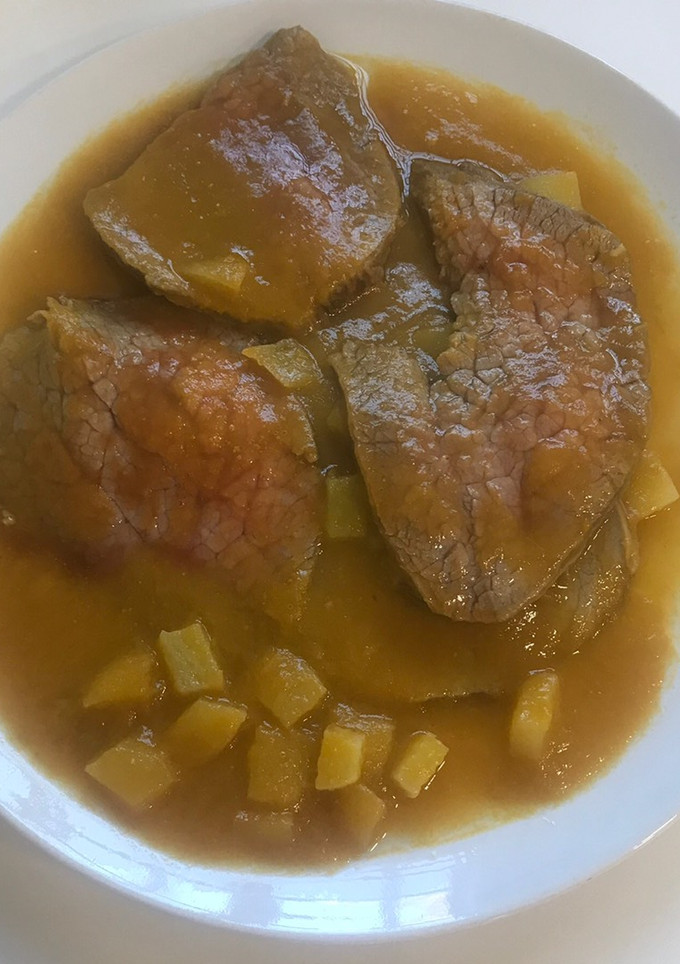 Una foto de Redondo de ternera en salsa de vino blanco