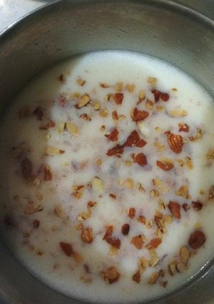 बादाम तड़का दूध (Badam tadka milk recipe in hindi) रेसिपी मुख्य फोटो