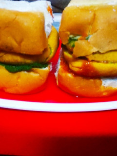 वड़ा पाव (Vada pav recipe in Hindi) रेसिपी मुख्य फोटो