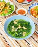 Canh Cải Cúc Nấu Tôm Khô Thịt Bằm