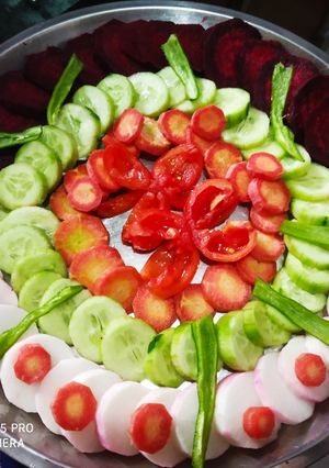 A picture of Fresh Salad.