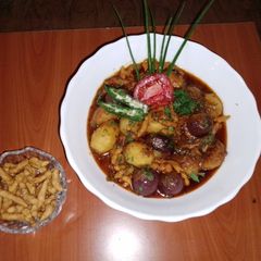 A picture of Punjabi Potatoes, onions pakoras curry🥔🍅🧅.
