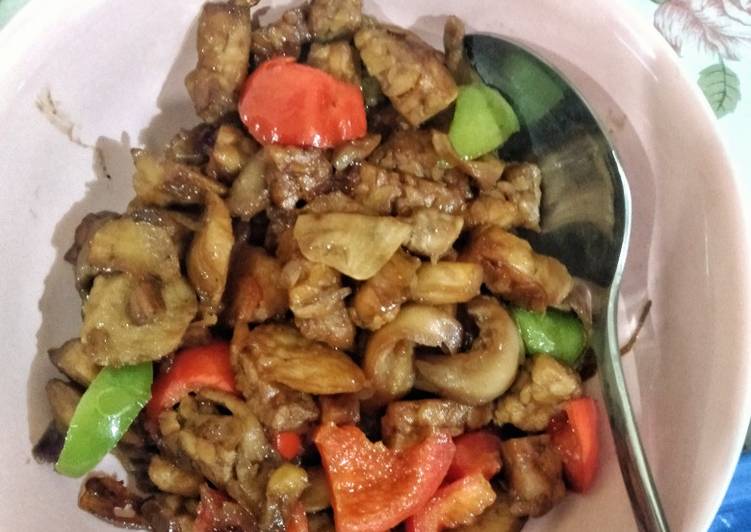 Resep Tumis jamur tiram + tempe + bakso ayam🙈 yang Bisa Manjain Lidah
