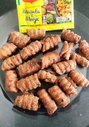 સૂજી સ્નેક (Sooji Snack Recipe in Gujarati) રેસીપી મુખ્ય ફોટો