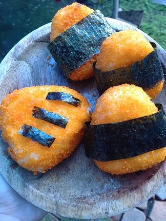 Langkah Mudah untuk Menyiapkan Resep  Onigiri Crispy isi Daging ayam yang Enak Banget, Bikin Ketagihan