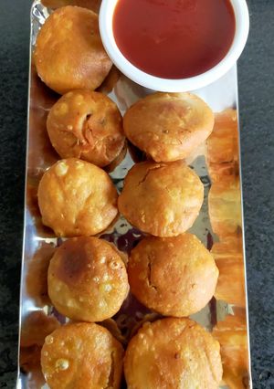 A picture of Lilva Kachori.