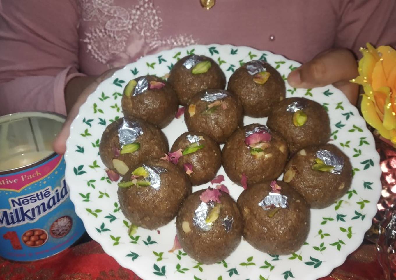 Oats ragi mango laddoo