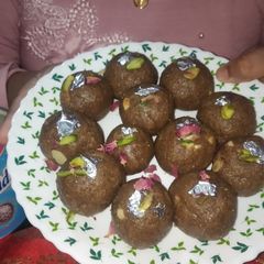 A picture of Oats ragi mango laddoo.