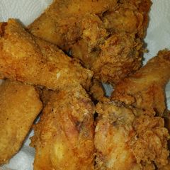 A picture of Sharon's Golden Fried Chicken Wings.