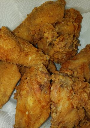 A picture of Sharon's Golden Fried Chicken Wings.