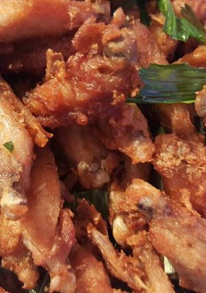 รูปของ ปีกไก่ทอดใบเตย