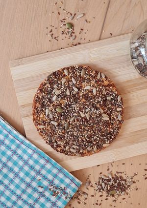 Una foto de Mega cookie de avena saladita para aprovechar clara suelta