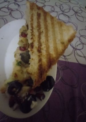 A picture of Fruit and veg sandwich.