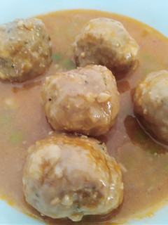 Una foto de Albóndigas en salsa, con picada de cacahuetes