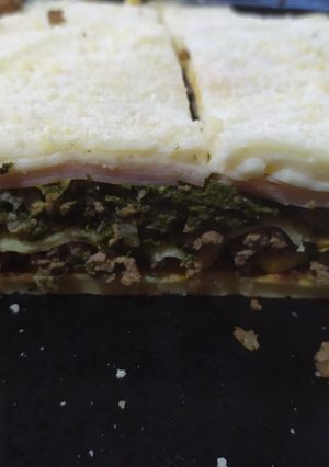 Una foto de Lasagna de carne, acelga y jamón y queso