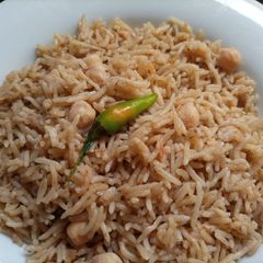 A picture of Chana pulao.