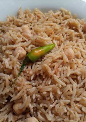 A picture of Chana pulao.