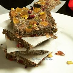 A picture of Chia Date Bars.