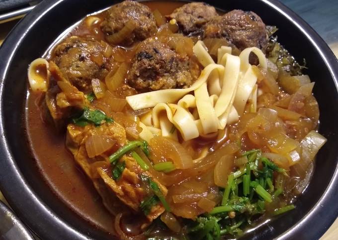 Meatball Noodle Soup Recipe Frenzy Foodie