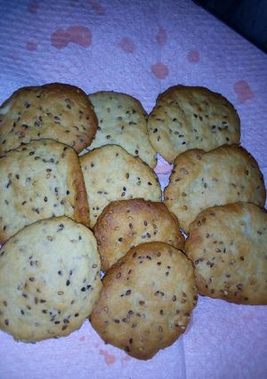 A picture of Honey and simsim cookies(no sugar).