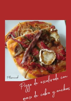 Foto principal de Pizza de escalivada con queso de cabra y anchoas