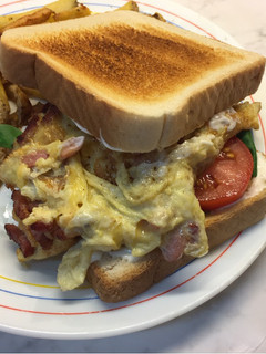 Una foto de Sándwich especial de tortilla con bacon