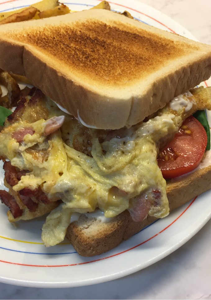 Una foto de Sándwich especial de tortilla con bacon