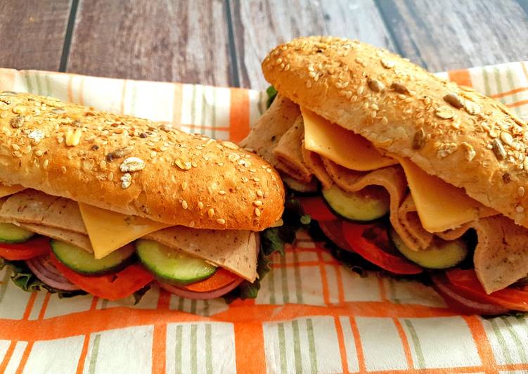 How to Prepare Quick Chicken Salami Sandwich Subway Style