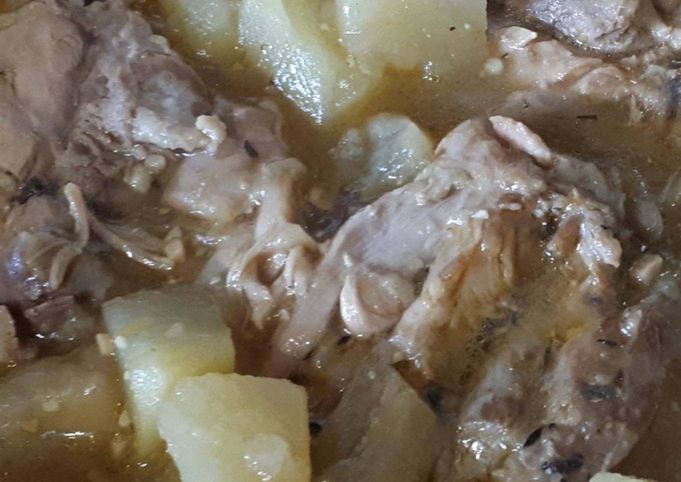 54. Contramuslos con berenjena y patata